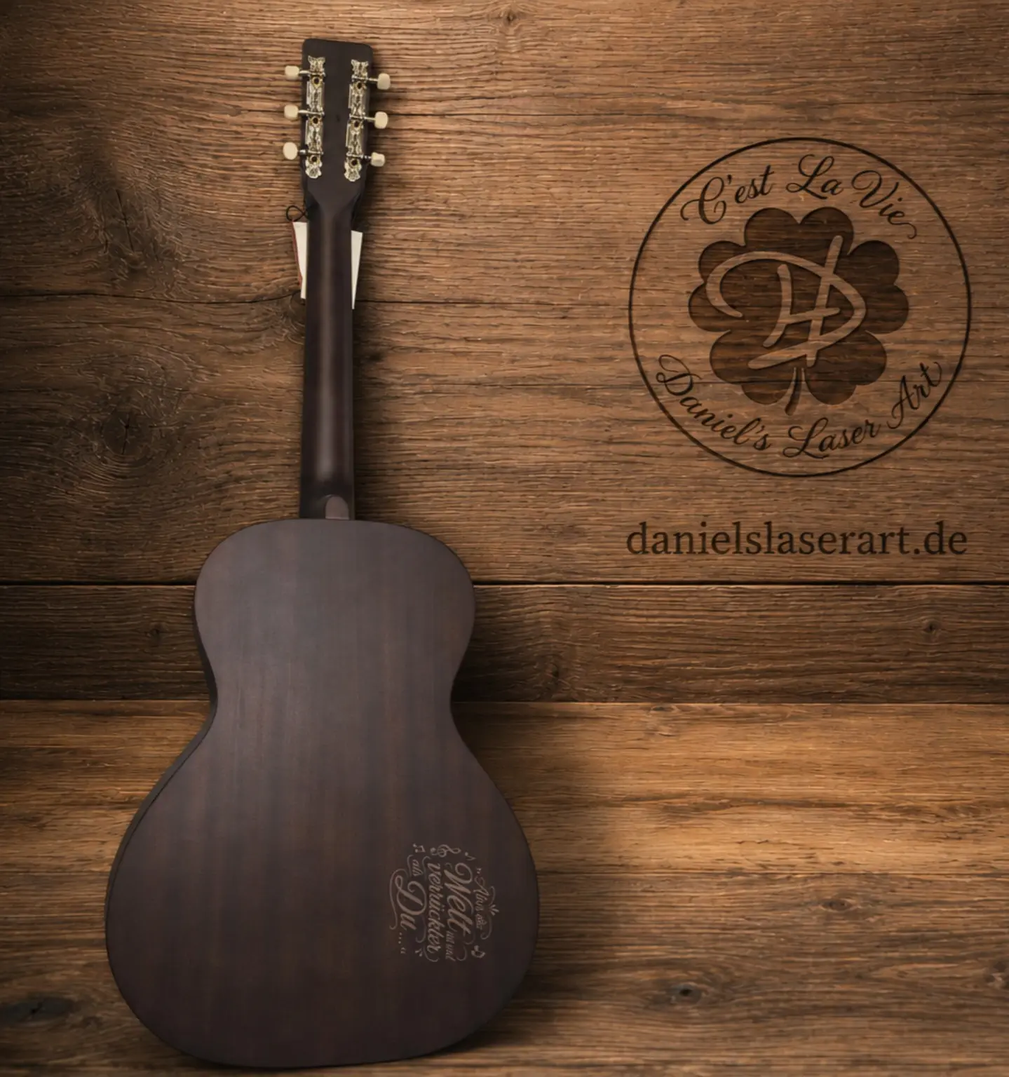 Persönlich gravierte Gitarre mit Spruch auf der Rückseite