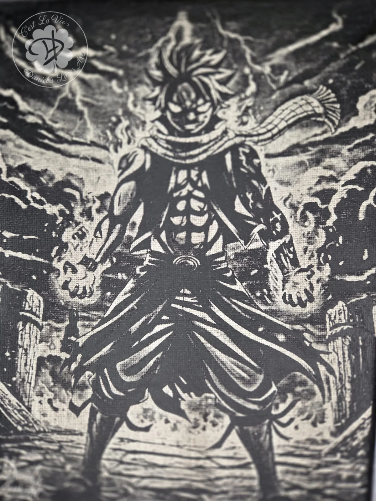 Ausdrucksstarkes Wandbild mit sauberer Linienführung.